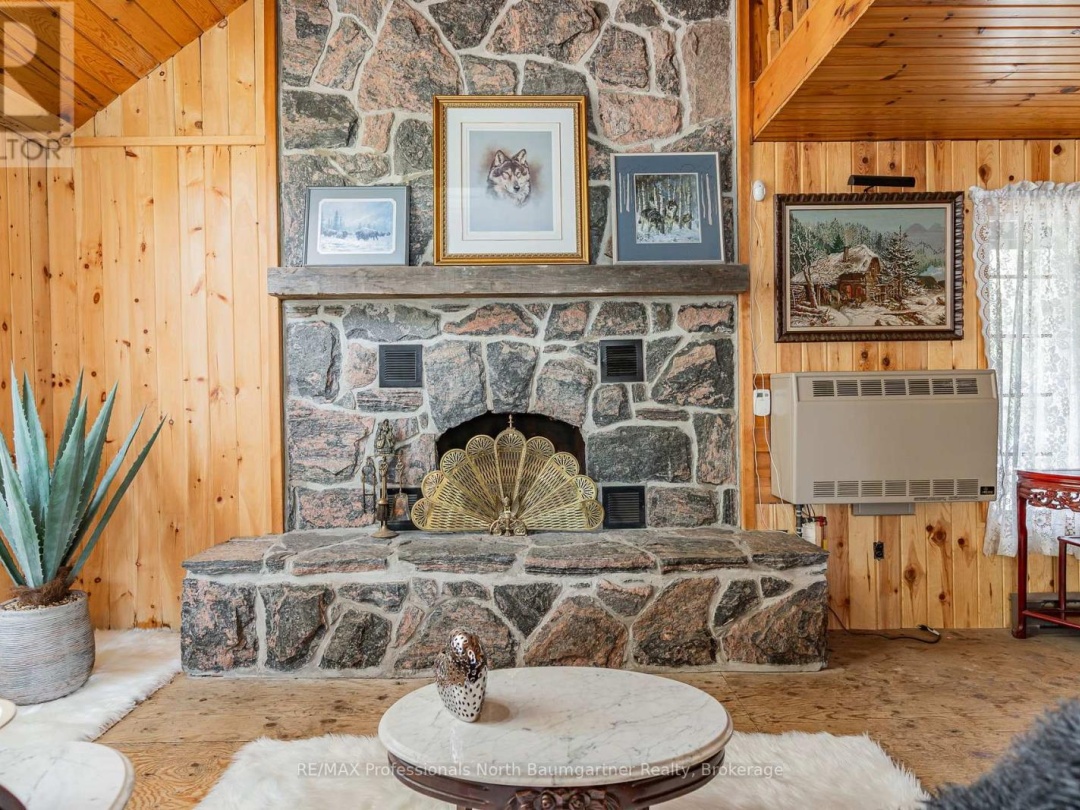 1065 Cloverleaf Road, Kennisis Lake
