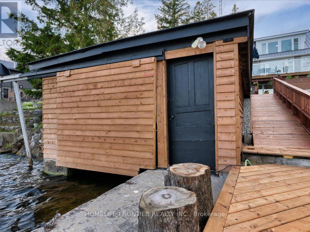 6 LAKEVIEW PARK ROAD, 