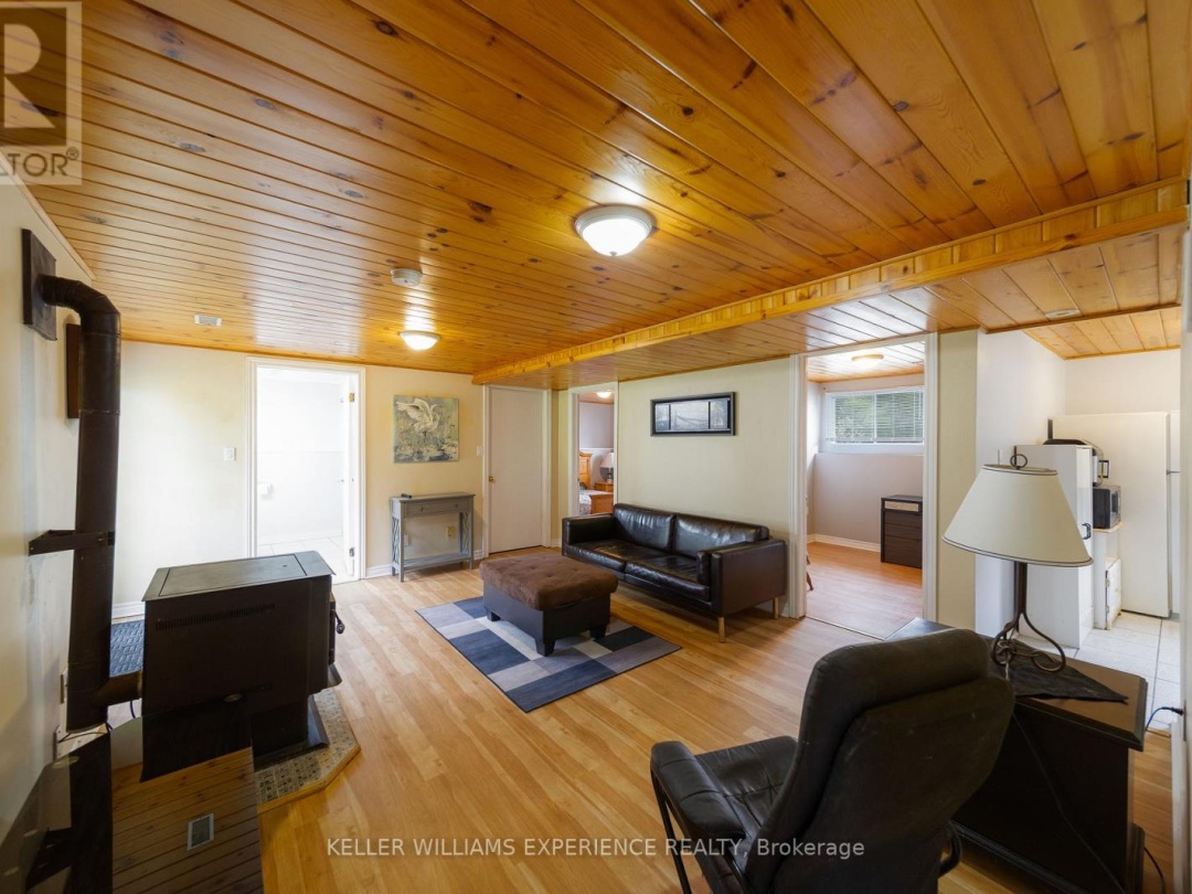 1936 Peninsula Point Road, Sparrow Lake