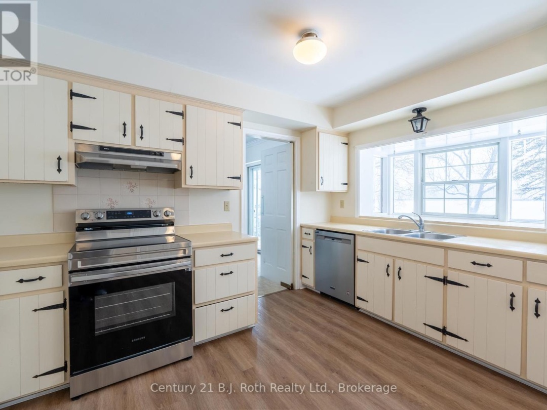 330 BAY STREET, 