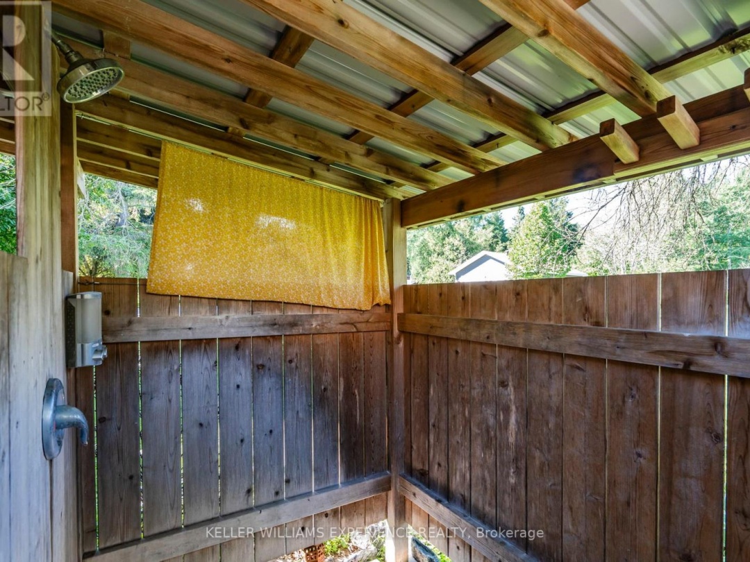 8 THATCHER PLACE, 