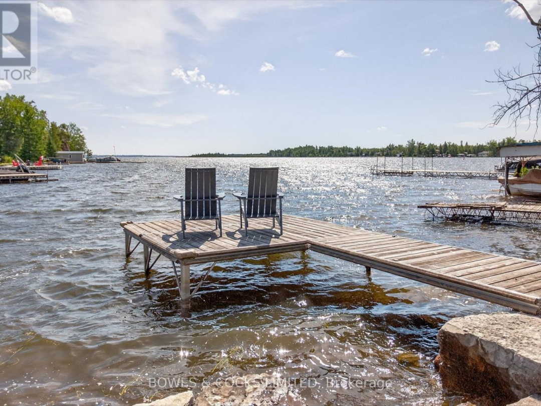 32 STURGEON GLEN ROAD, 