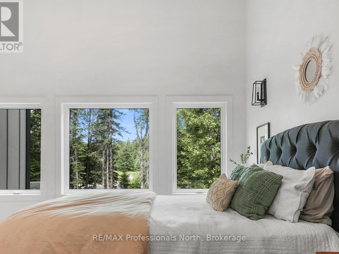 1086 STOTHART CREEK ROAD, 