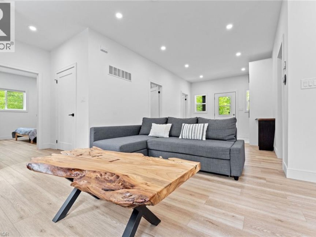 44 SUNNYSHORE PARK Drive, 