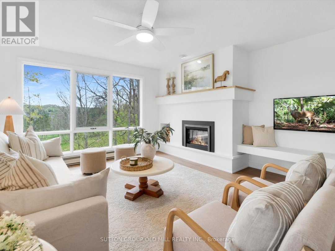 203 26 Deerhurst Drive, Peninsula Lake
