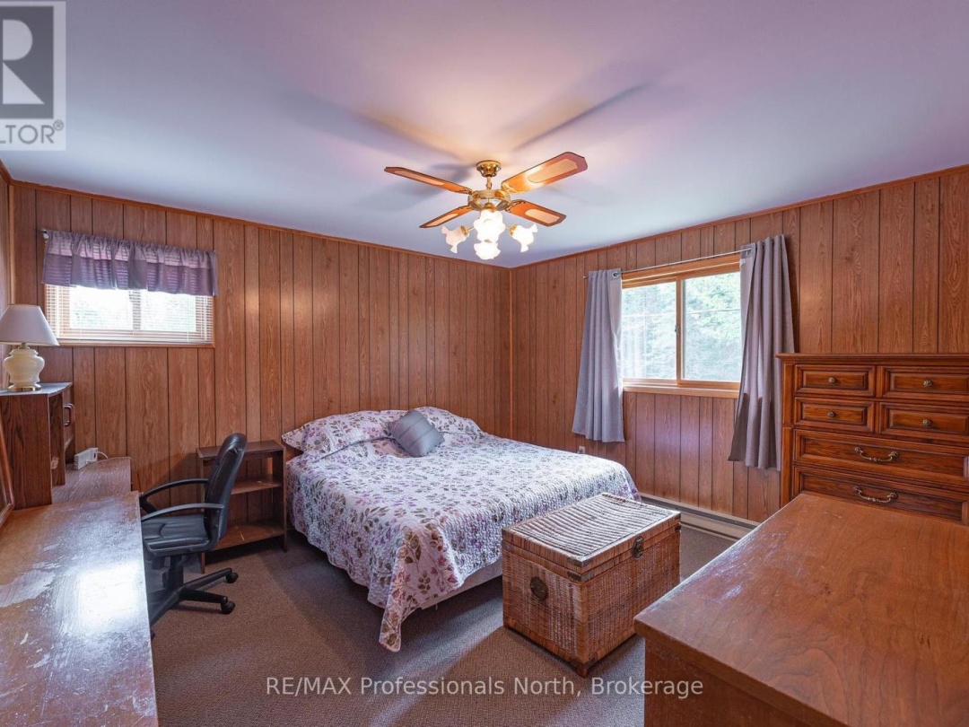 1070 Glamorgan Road E, Gooderham Lake