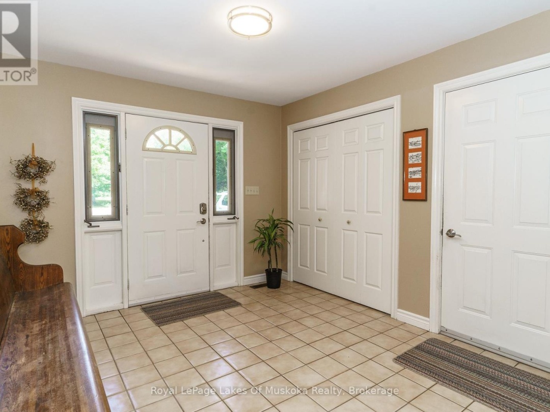 1020 AMELIA CRESCENT, 