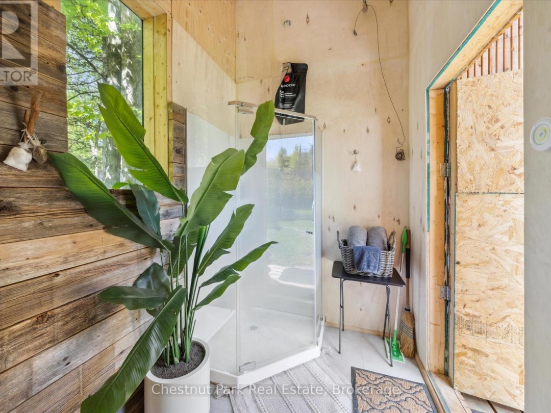 216 BLACKWATER LAKE ROAD, Seguin