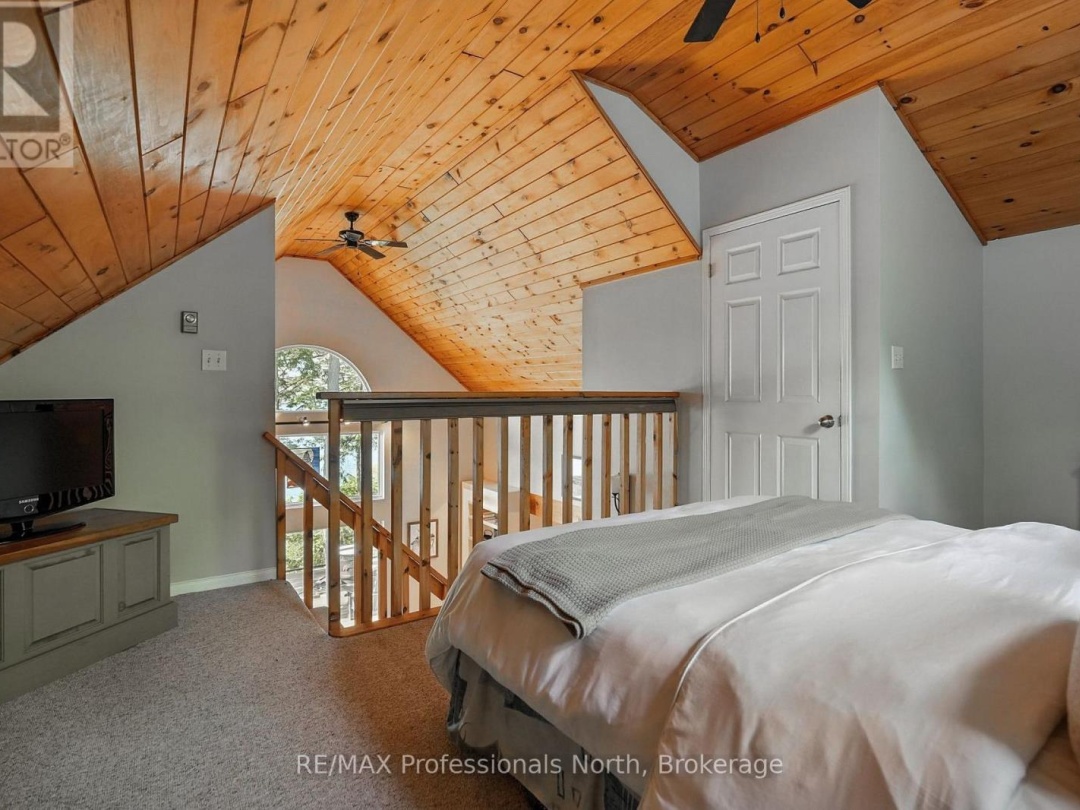 1055 BOXSTOVE POINT TRAIL, 