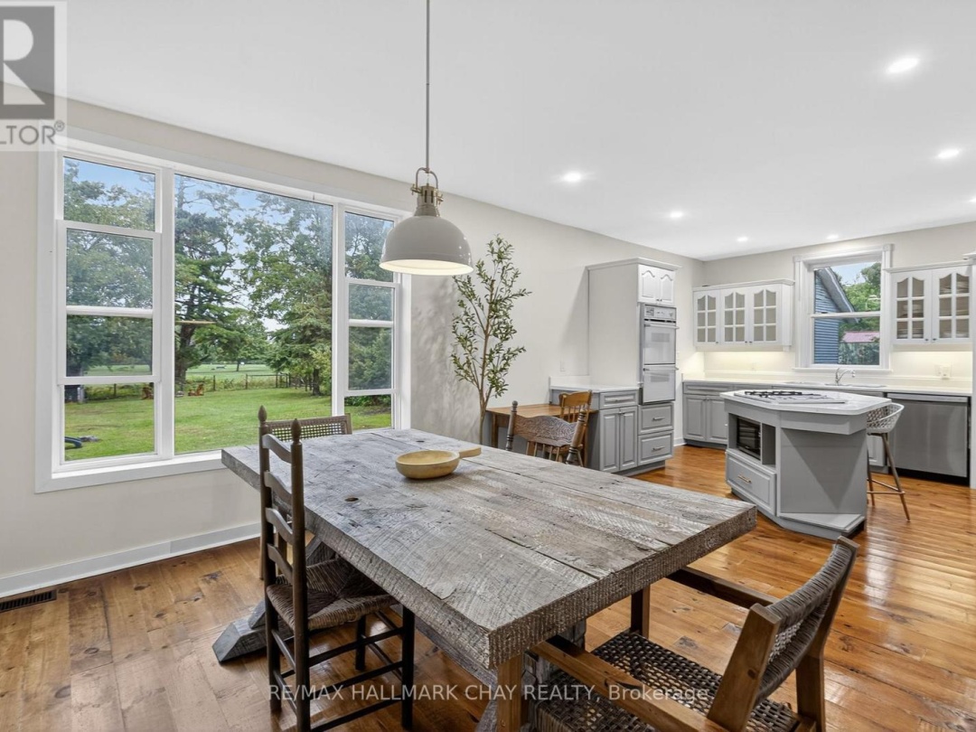 400 PETER STREET N, 