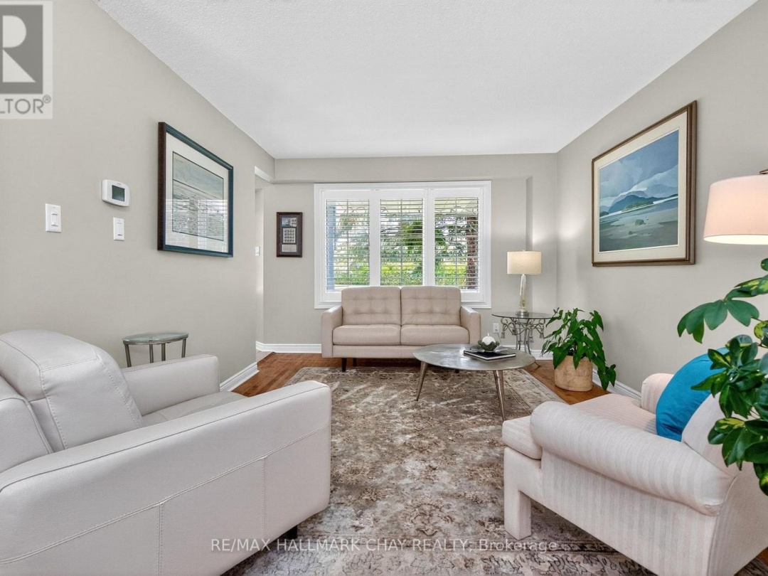 403 MOONSTONE ROAD E, 