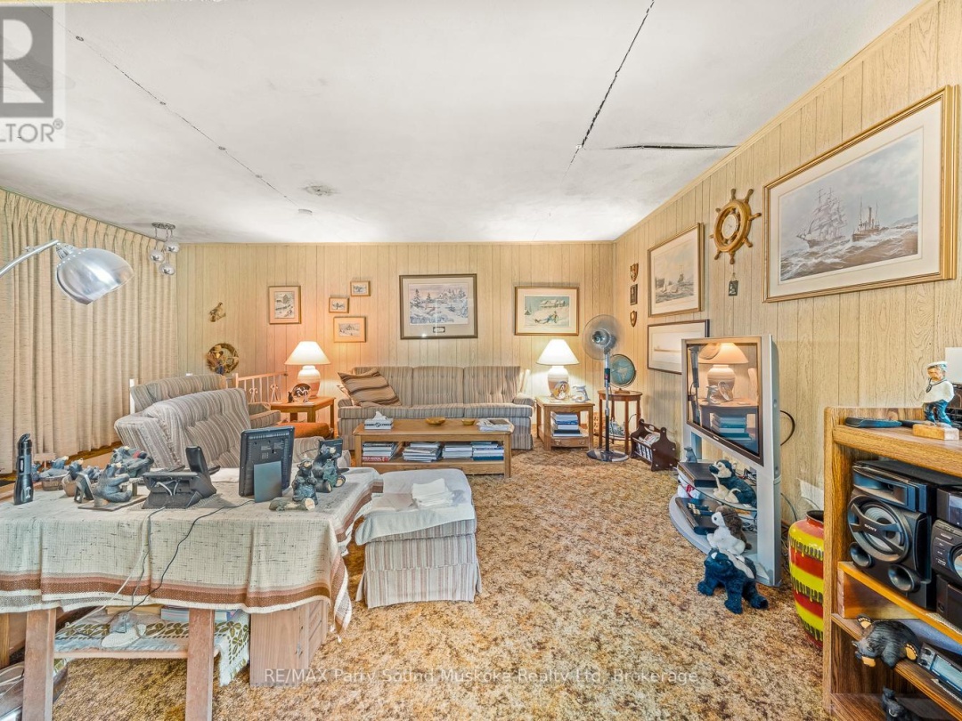 86 LAKESIDE CRESCENT, 