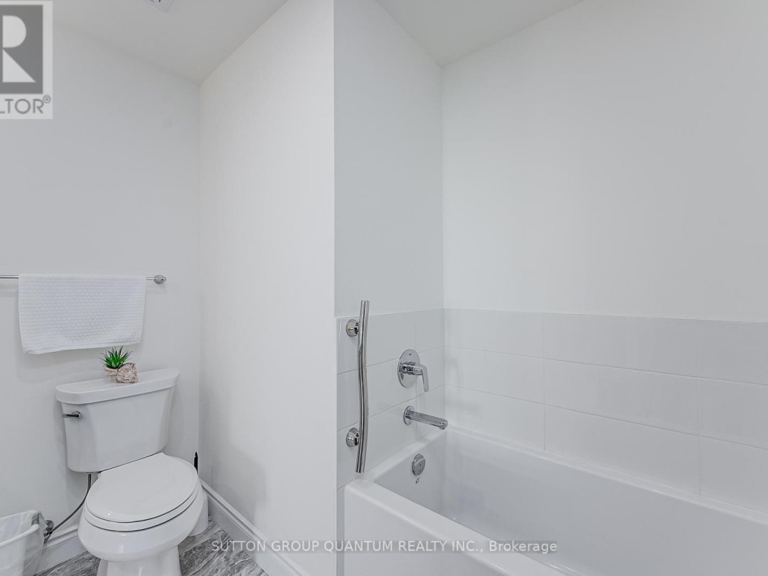 210 - 90 ORCHARD POINT ROAD, 