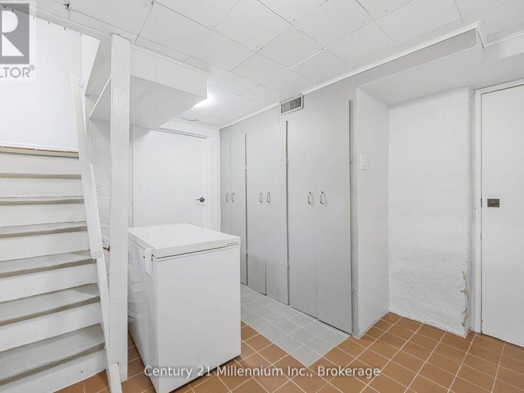 100 MATCHEDASH STREET N, 