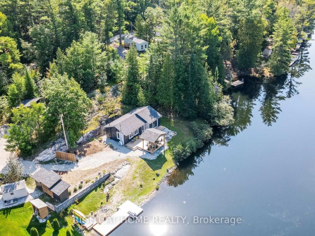 8150 Laidlaw Avenue, Severn Lake