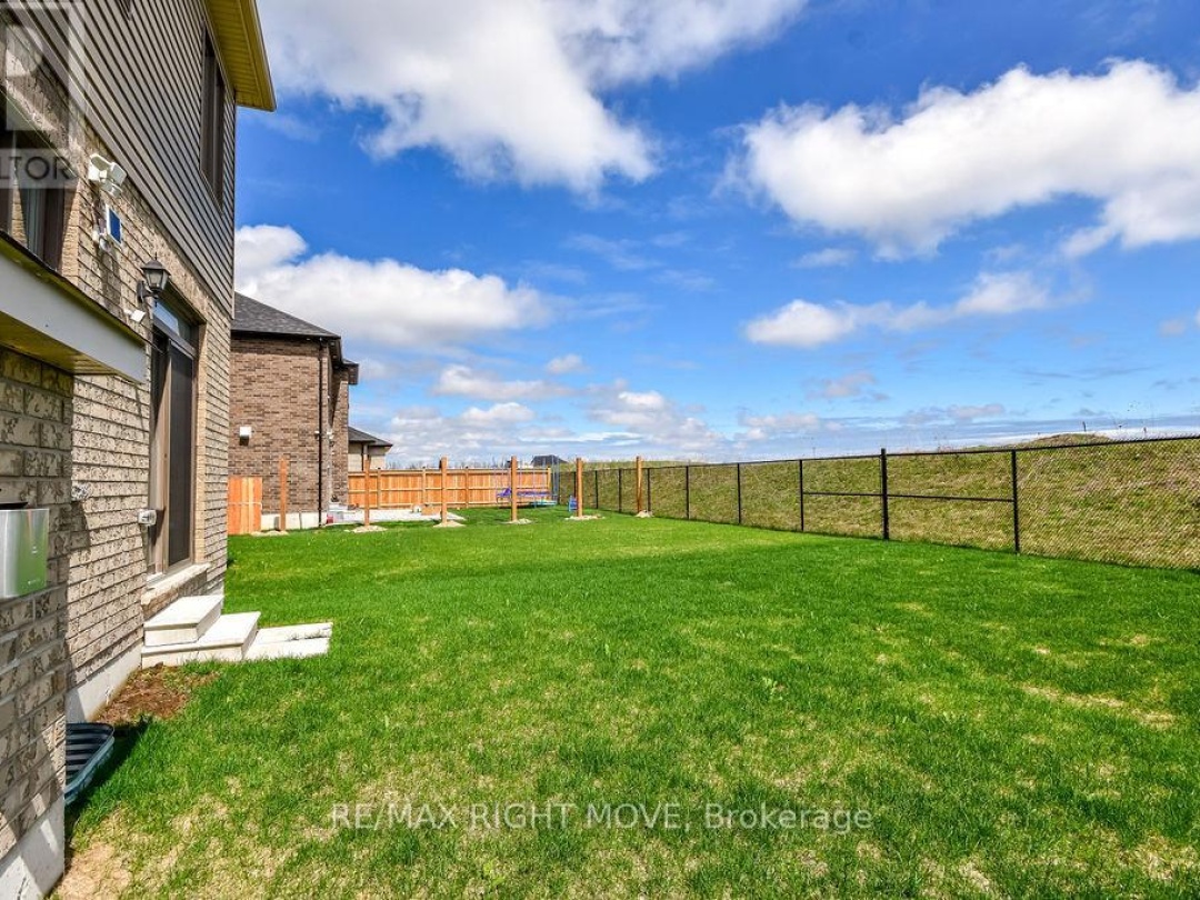 3117 Orion Boulevard, Orillia