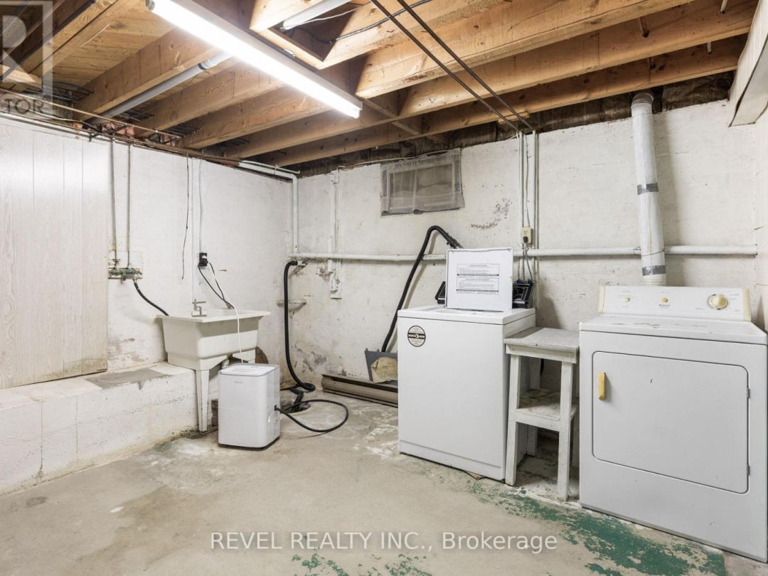 72 KING STREET W, 