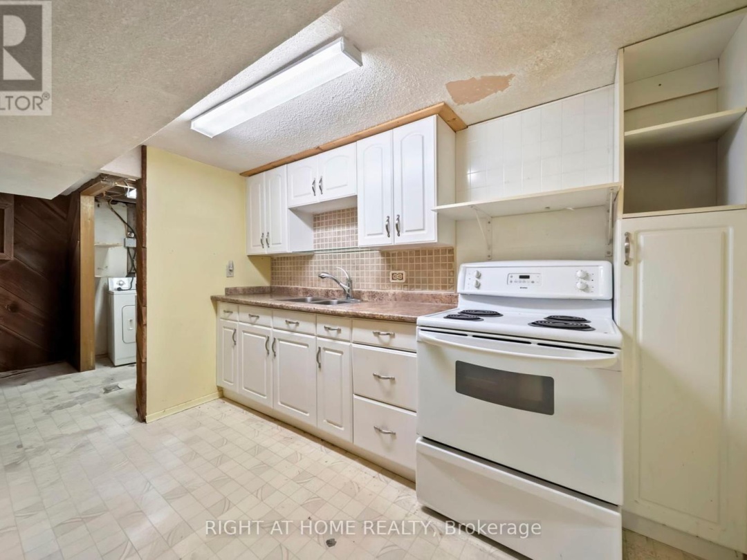 392 BAYVIEW PARKWAY, 