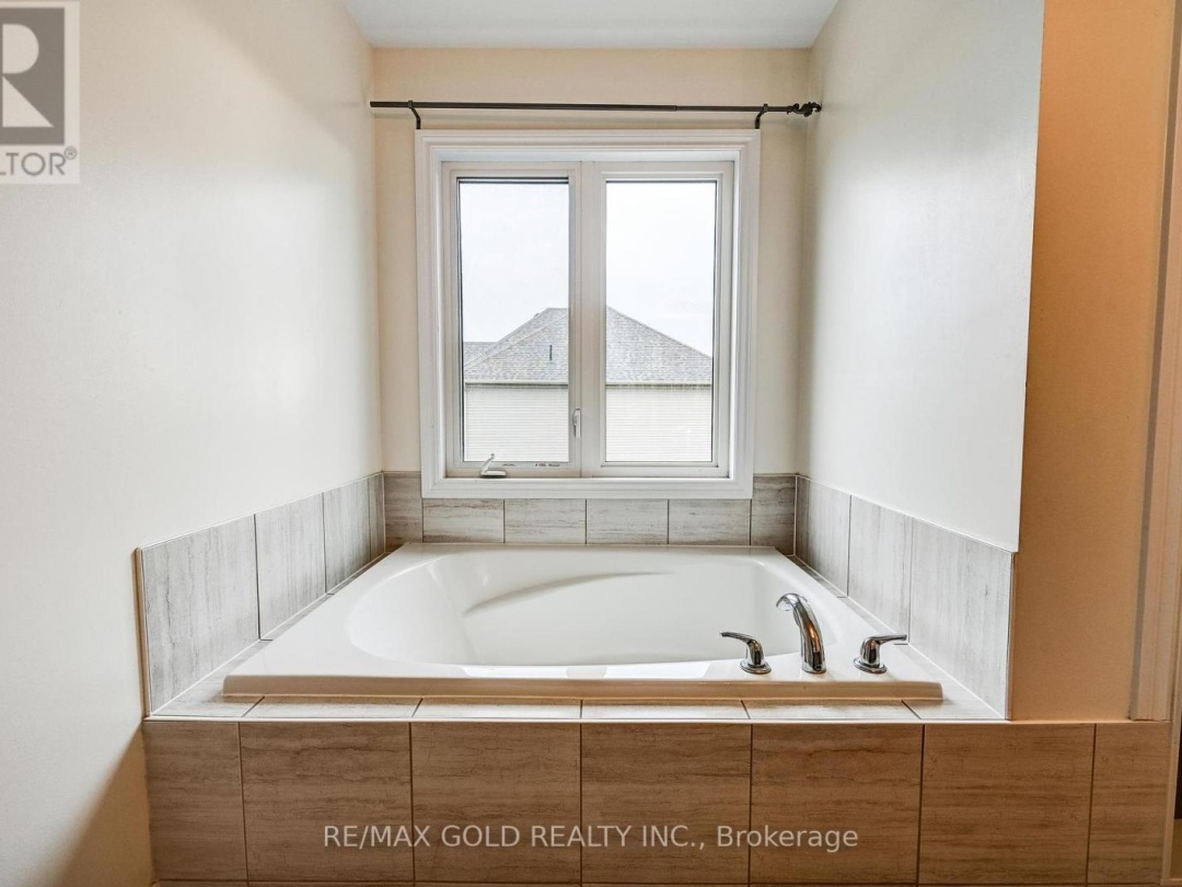 84 ATLANTIS DRIVE W, 