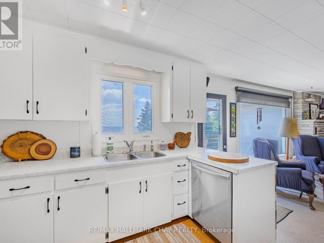 1125 WOODLAND DRIVE, Lake Simcoe