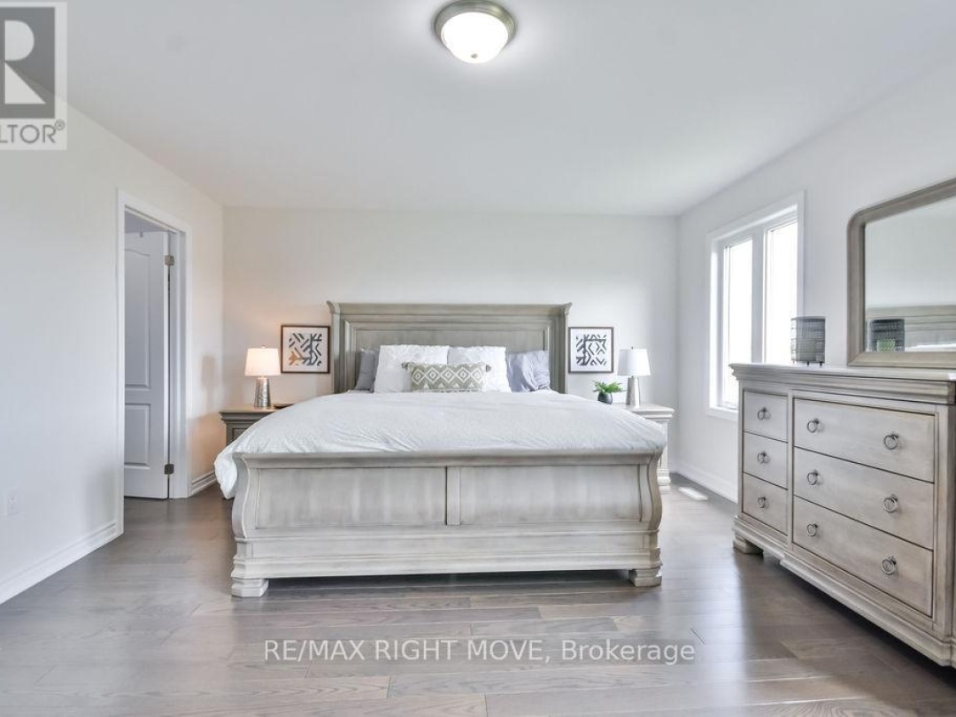 3117 Orion Boulevard, Orillia