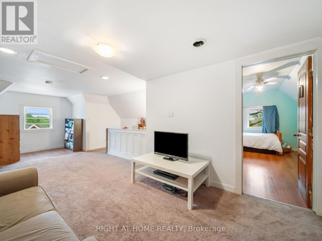 251 LACLIE STREET, 