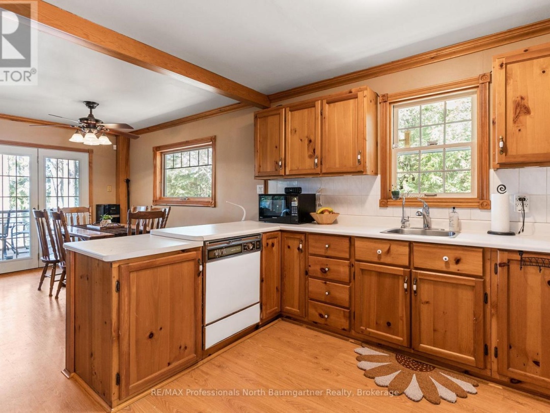 2766 Wilkinson Road, Kennisis Lake