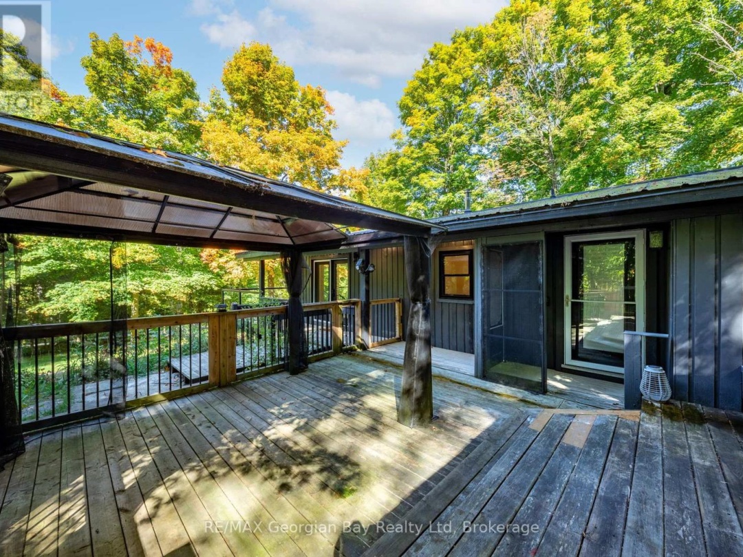 1745 TWIN OAKS CRESCENT, 