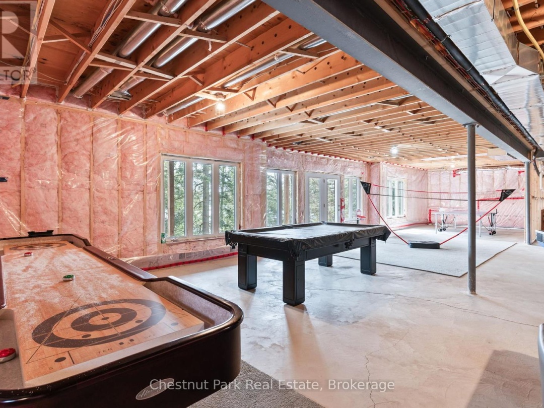 5989 KENNISIS LAKE ROAD, Kennisis Lake