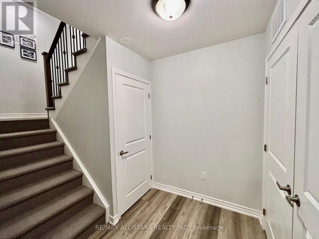 8 WYN WOOD LANE, Orillia