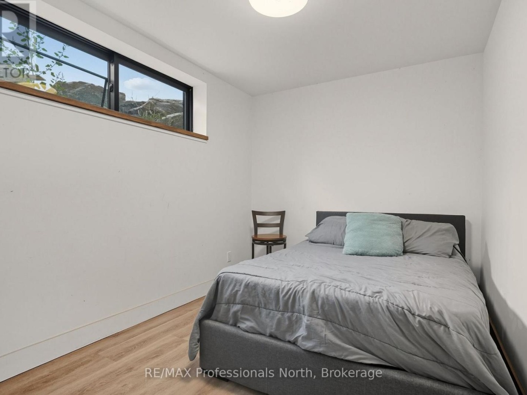1064 NAISMITH ROAD, 