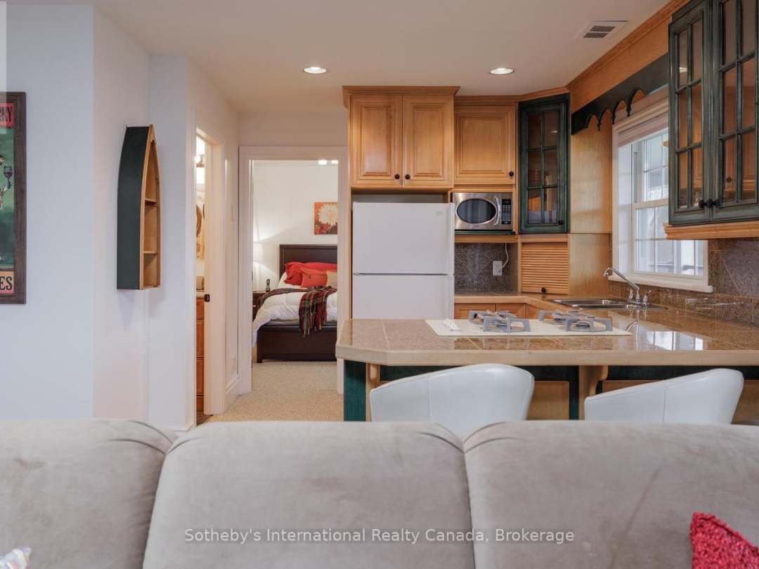 427 West Browns Road E, Weeduck Lake