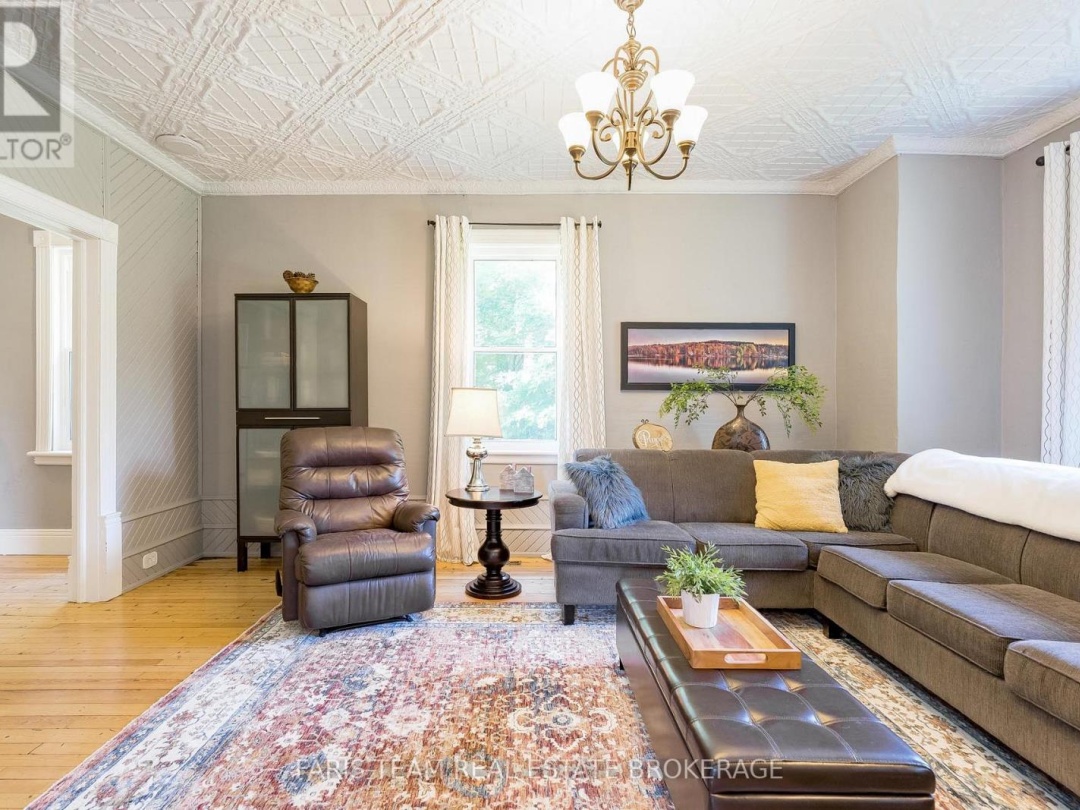 323 WARMINSTER SIDE ROAD, 
