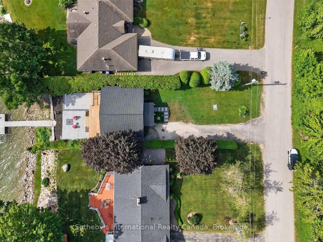 211 MOON POINT DRIVE, 