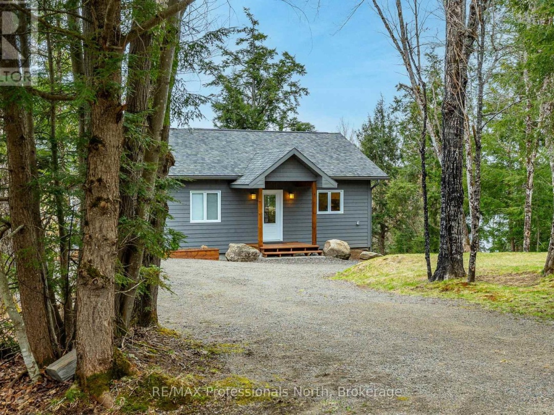 5997 Kennisis Lake Road, Kennisis Lake