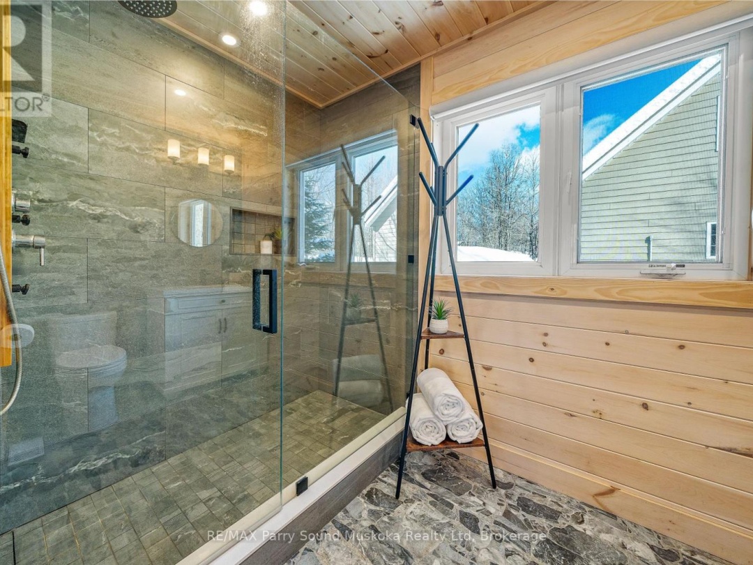 587 Centre Road, Manitouwabing Lake