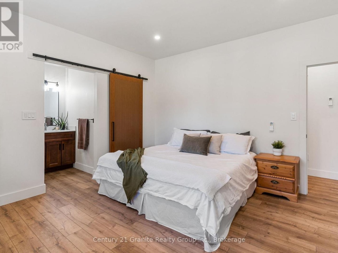 4324 Deep Bay Road, Gull Lake