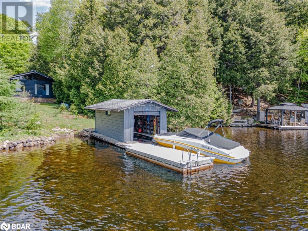 228 Macbeth Island Island, Wood Lake