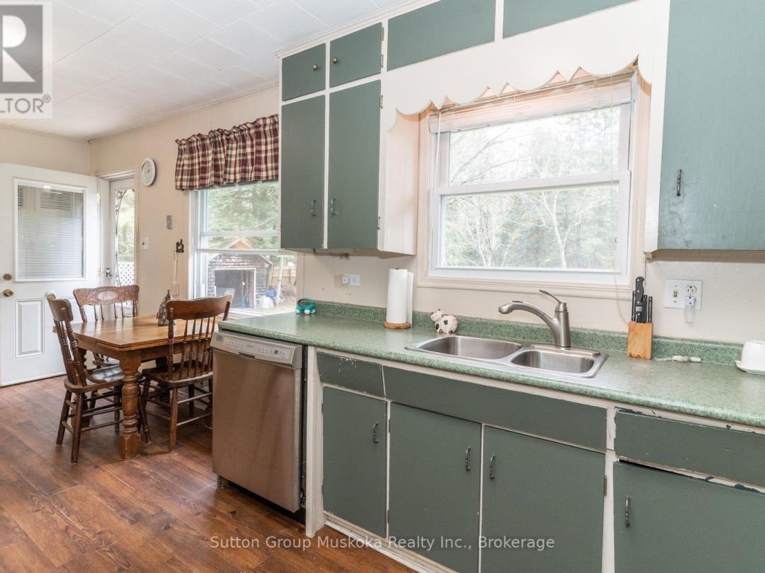15 Glen Acres Road, Big East Lake