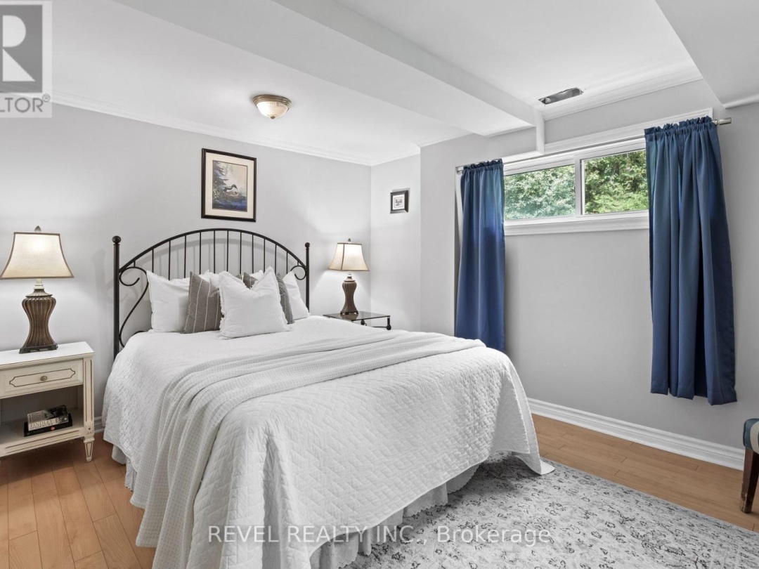 99 BOWEN ROAD, 