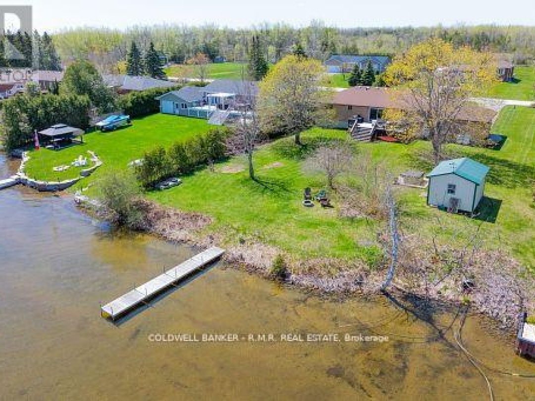 84 Pinewood Boulevard, Canal Lake