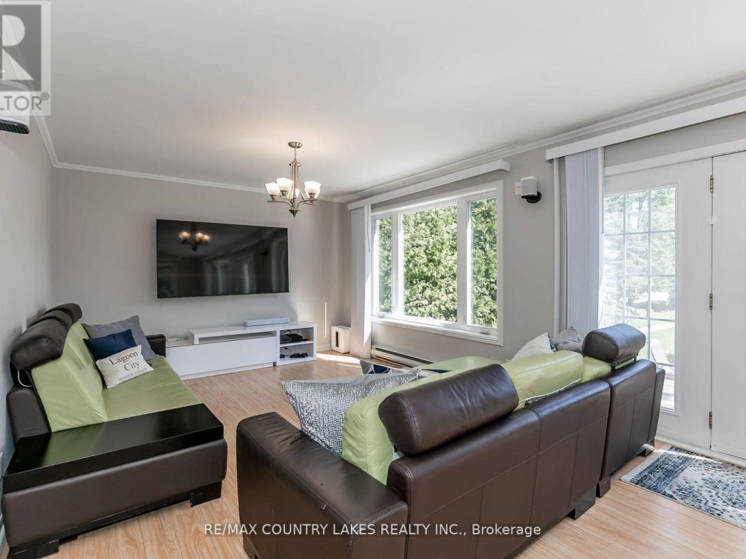 47 Lake Avenue, Lake Simcoe
