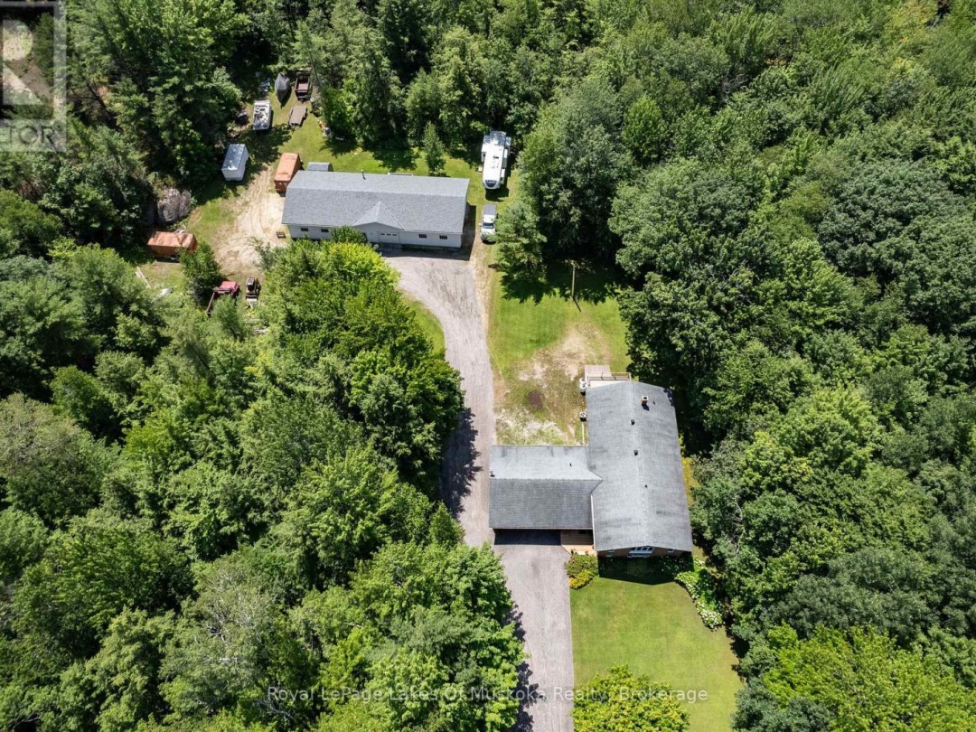 1020 AMELIA CRESCENT, 