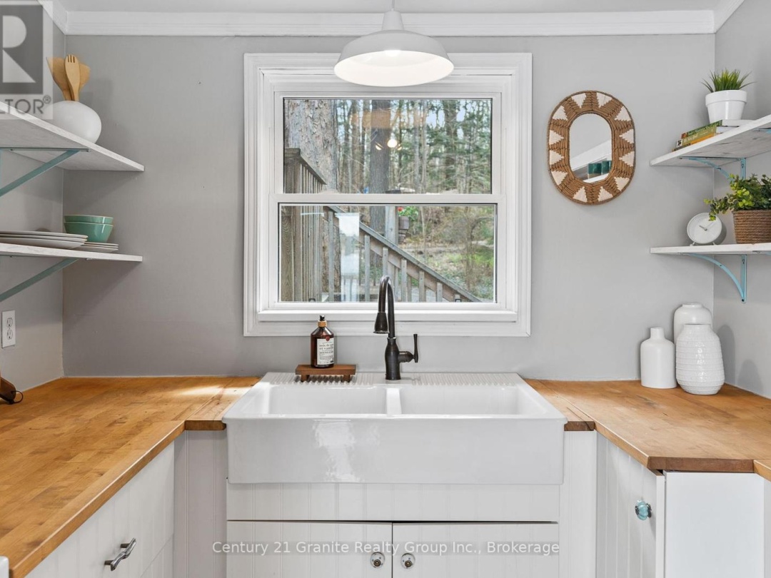 1027 Heney Trail, Big Hawk Lake