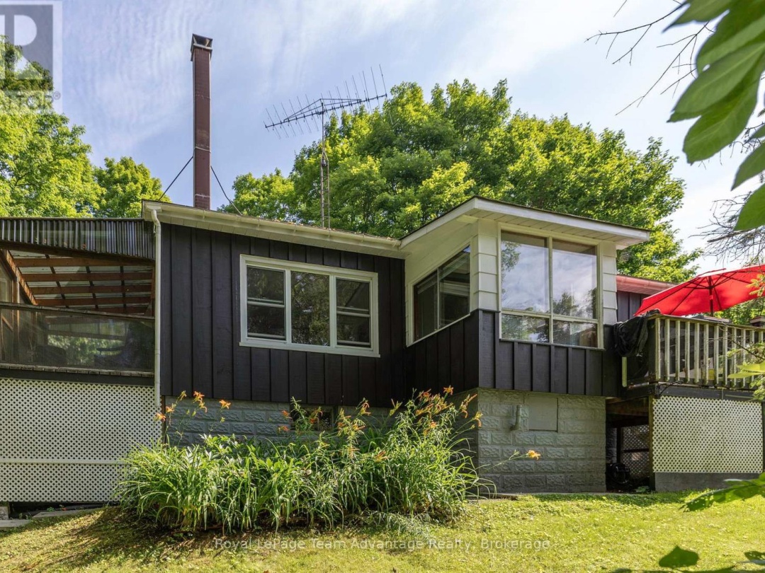 9 WOODS LANE, 