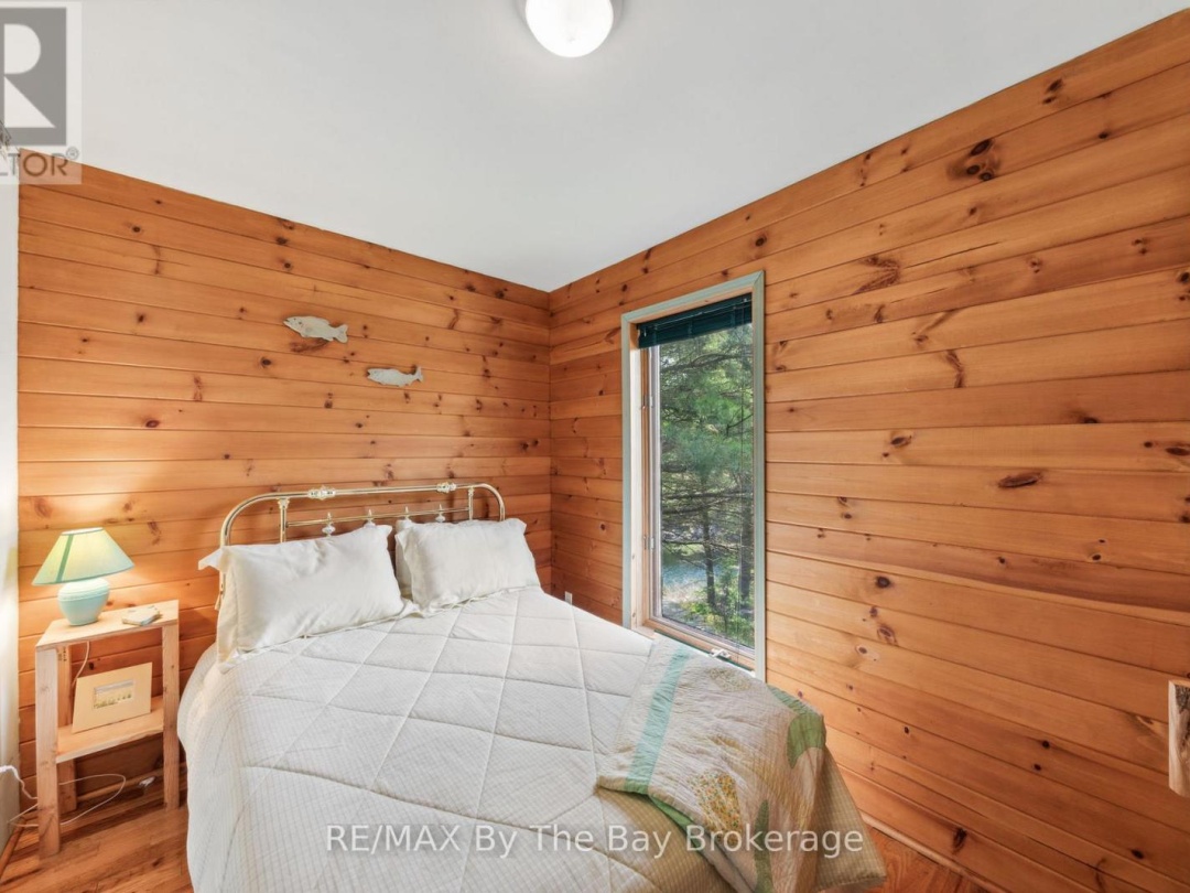 12 IS 3900 GEORGIAN BAY, 