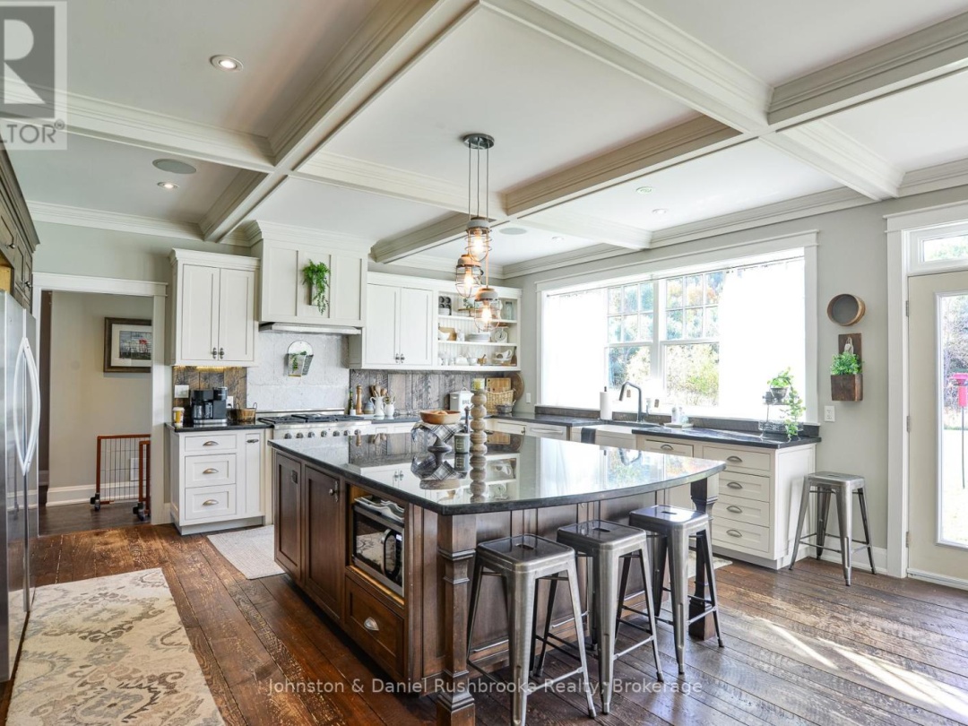 1422 MUSKOKA RD 118 ROAD W, 