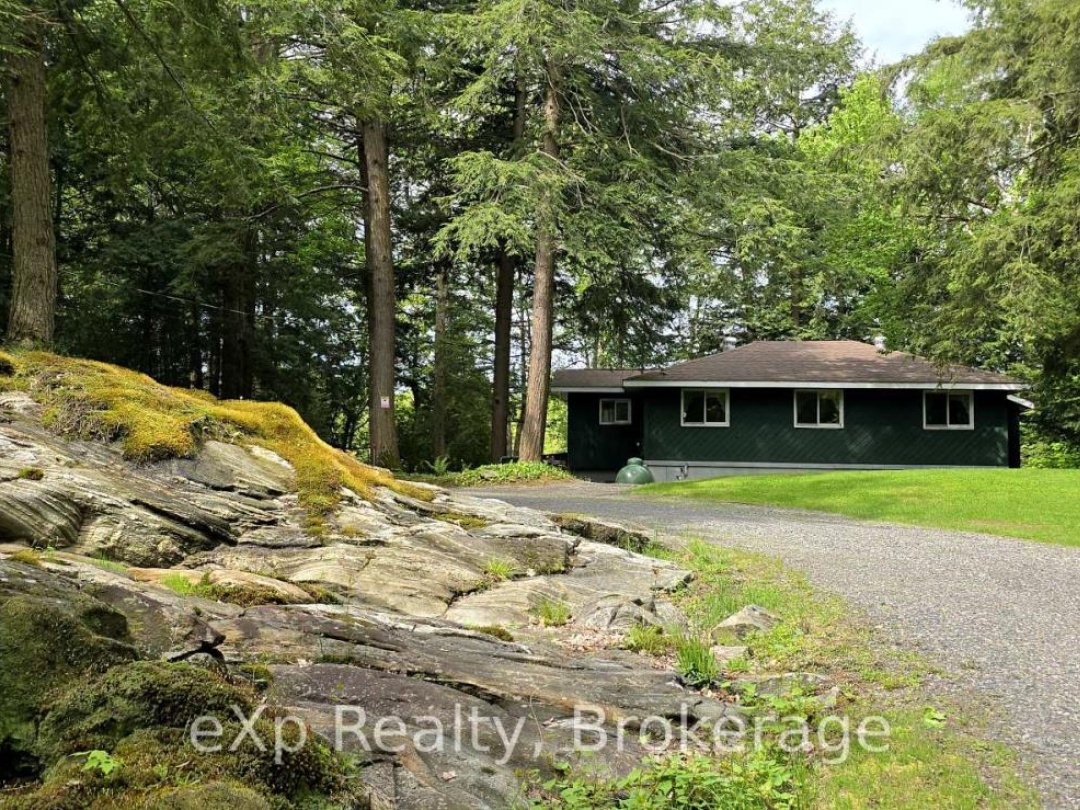 36 ROBERTS LAKE ROAD E, 