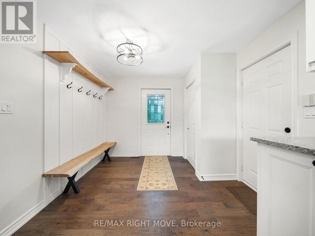 1998 Voyageur Circle, Severn