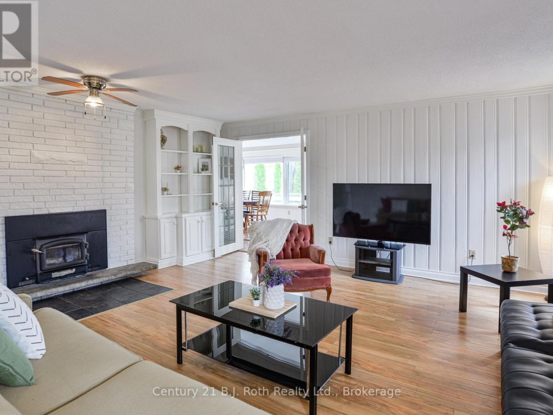 231 VICTORIA CRESCENT, Lake Simcoe